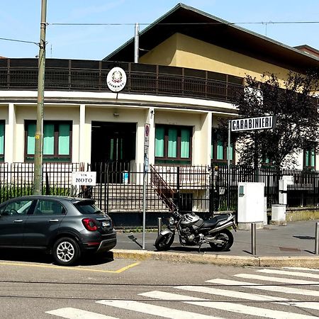 Borgo Milanese - Bocconi 15 Minuti Apartment Luaran gambar
