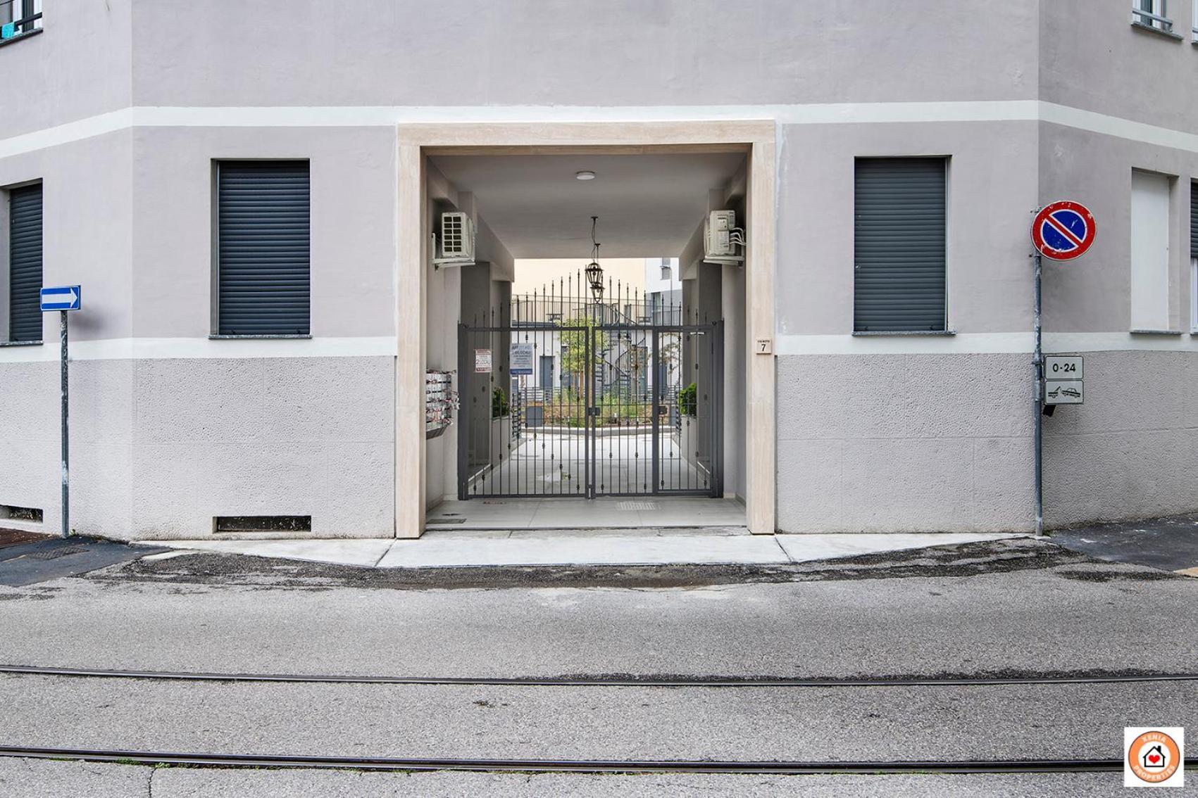 Borgo Milanese - Bocconi 15 Minuti Apartment Luaran gambar
